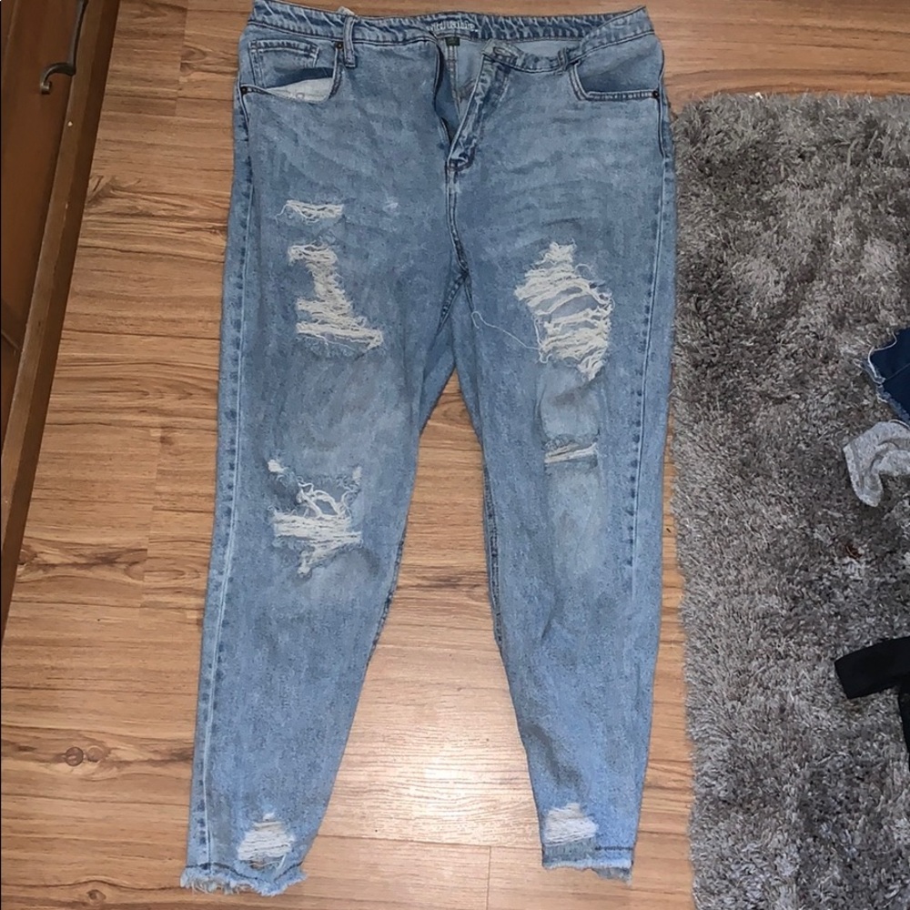 Ripped styled mom jeans.